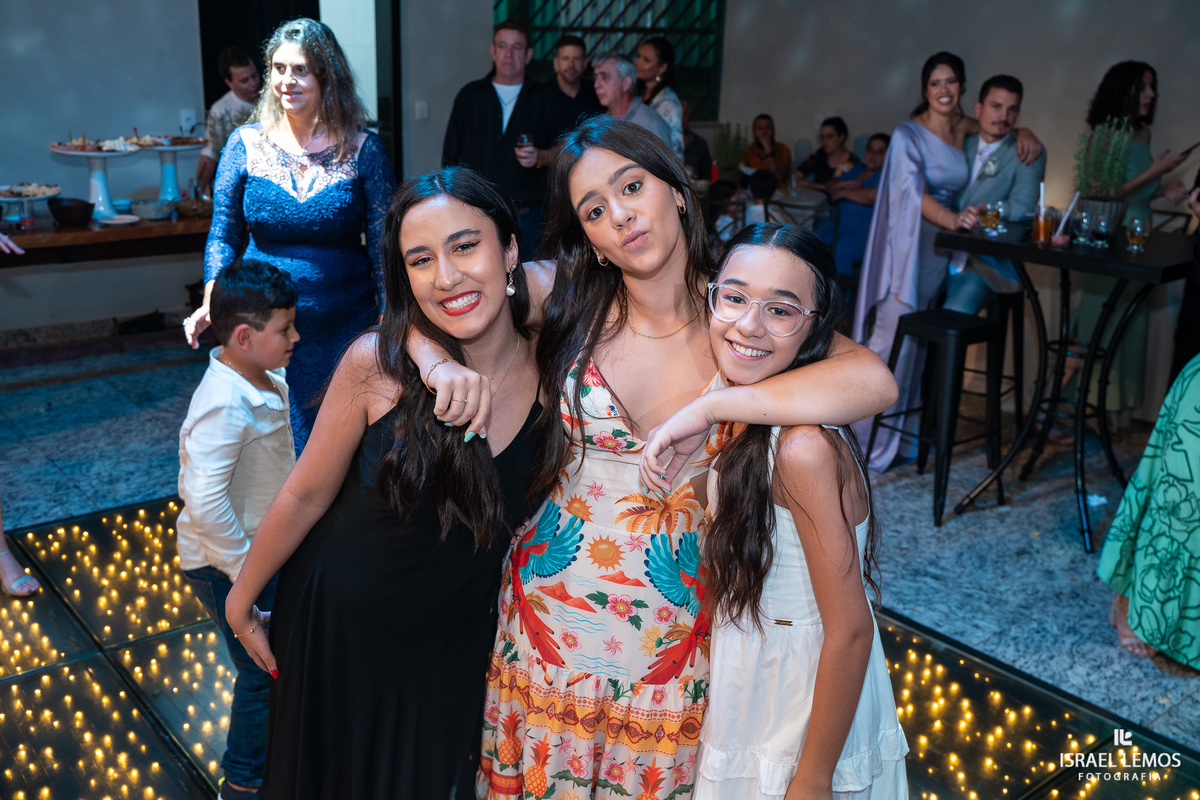 Fotografo faz lindas fotos em casamento na recepção em Mateus leme