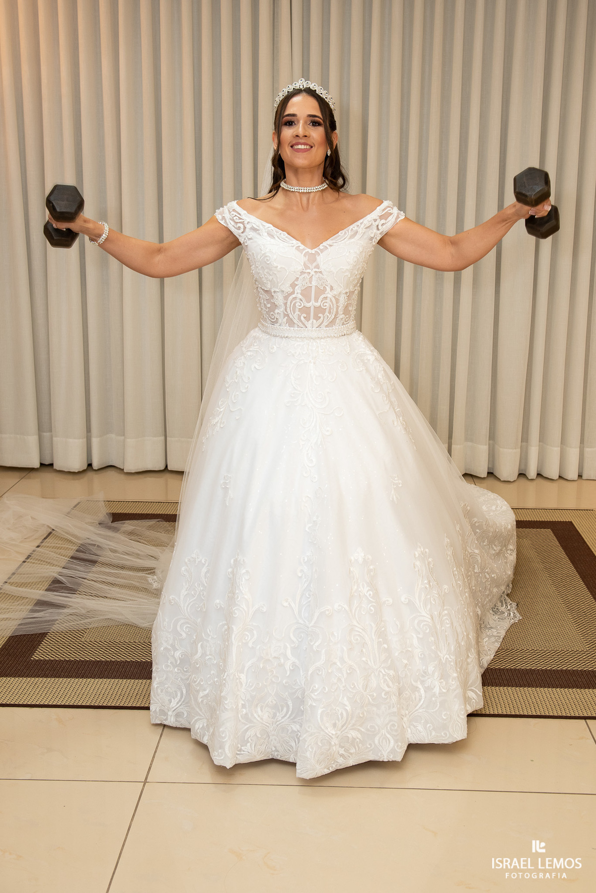 noiva faz fotos de academia 