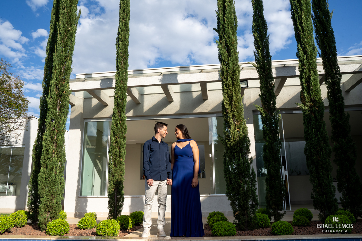 Fotografia de casal na cozinha deles com fotos lindas do fotografo Israel lemos fotografia de bom despacho fotografo bo despacho