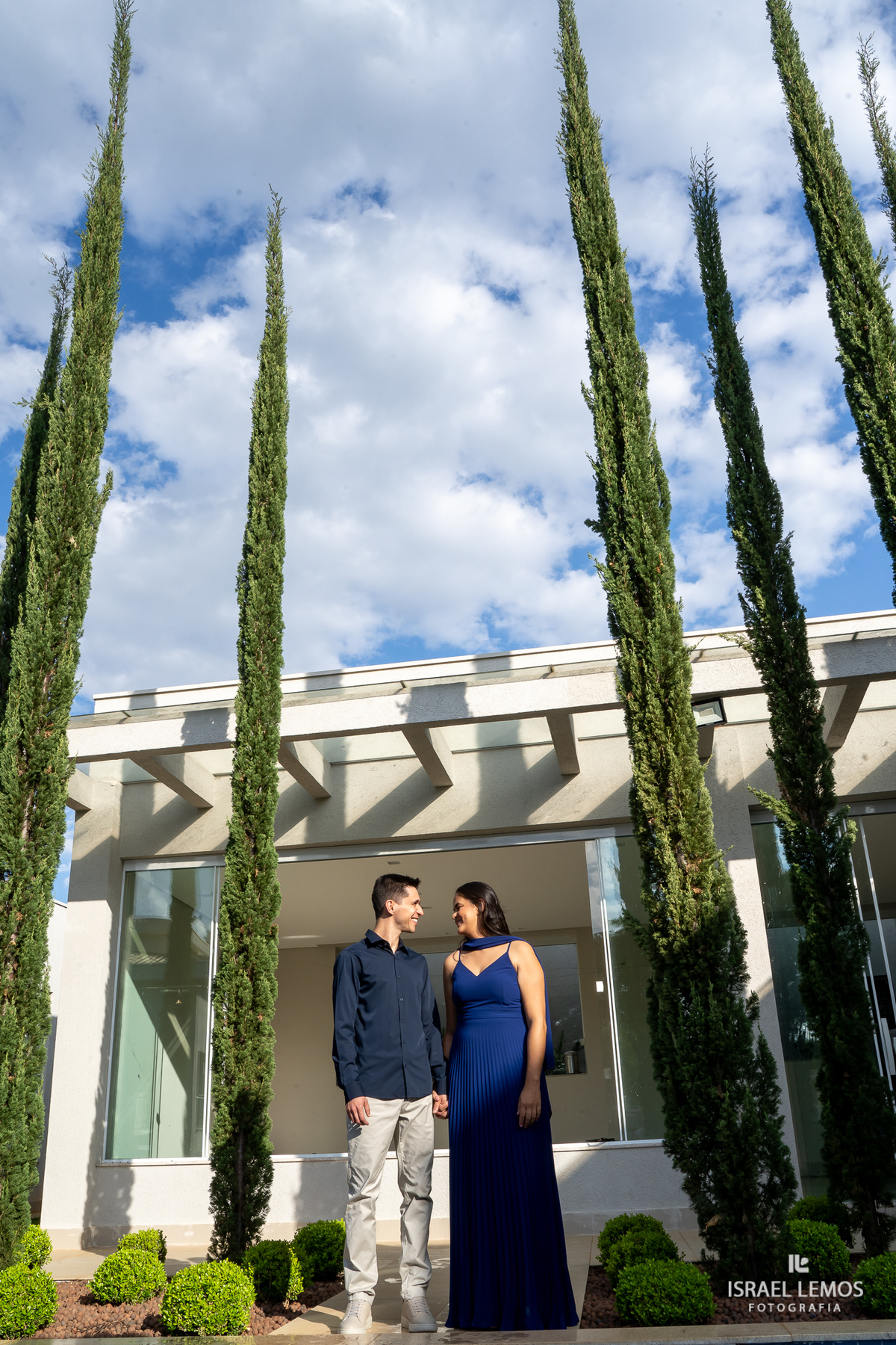 Fotografia de casal na cozinha deles com fotos lindas do fotografo Israel lemos fotografia de bom despacho fotografo bo despacho