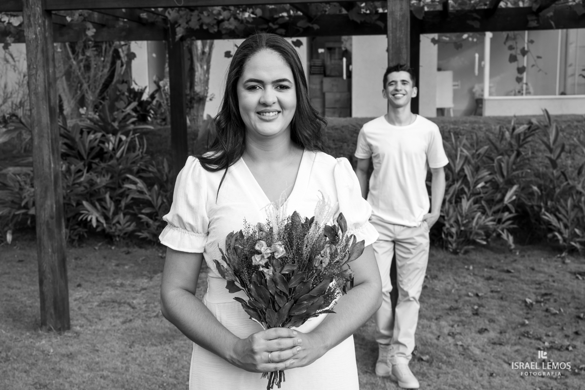 Fotografia de casal na cozinha deles com fotos lindas do fotografo Israel lemos fotografia de bom despacho fotografo bo despacho