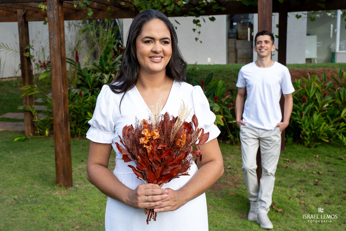 Fotografia de casal na cozinha deles com fotos lindas do fotografo Israel lemos fotografia de bom despacho fotografo bo despacho