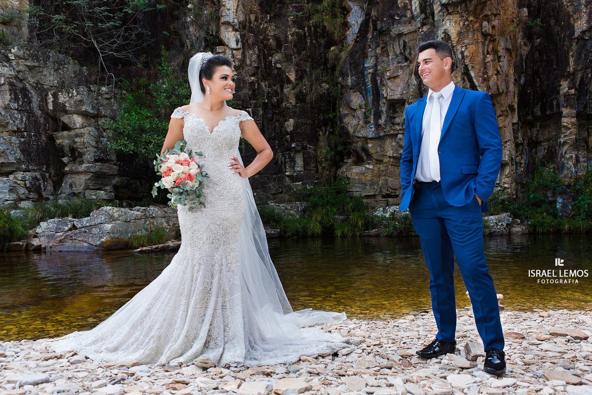 Zephora Alta Costura
A maior multimarcas e ateliê de #vestidos #noivas, #madrinhas, #formandas e #debutantes de Divinópolis MG. 
(37)3222-8919 
wpp (37)8851 9849