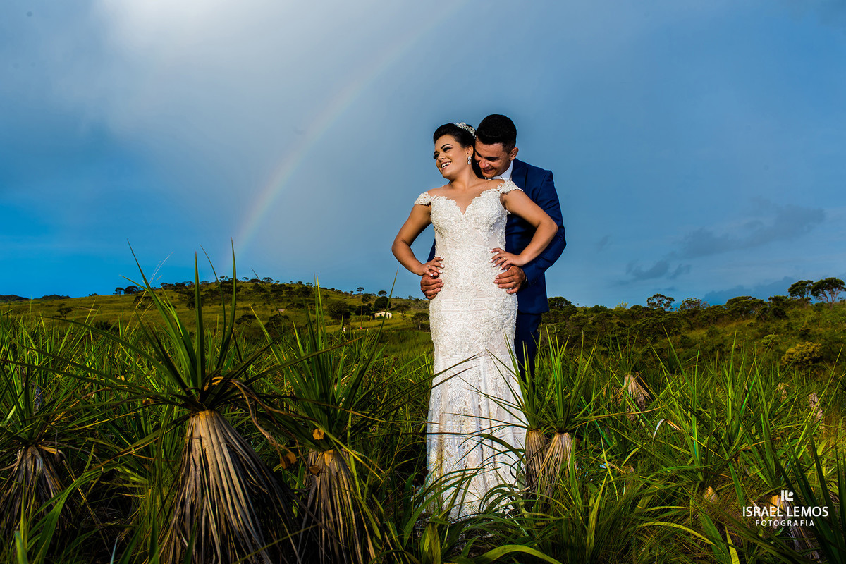 Juliana Arquiteta  e Rodrigo fotos do save the date na cidade de capitolio em furnas 