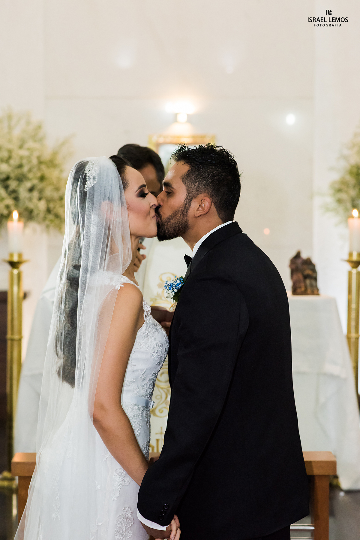 beijo na igreja em Para de Minas