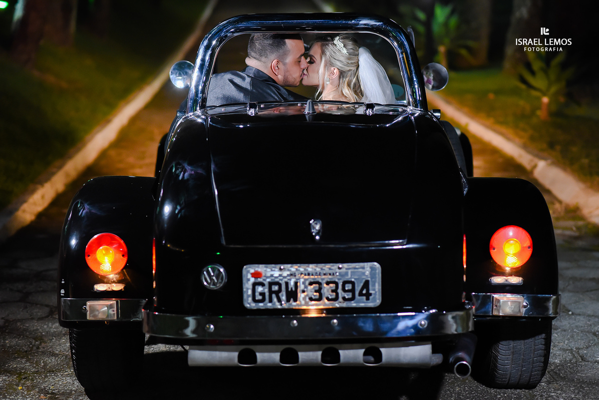 beijo dos noivos no espaço Joseville em Pará de Minas MG. Fotografo em Para de Minas MG
