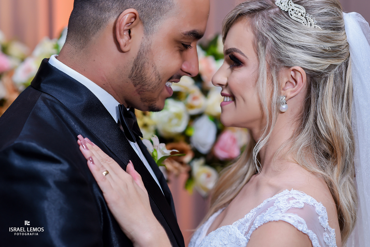 noivos lindos no espaço Joseville em Pará de Minas MG. Fotografo em Para de Minas MG