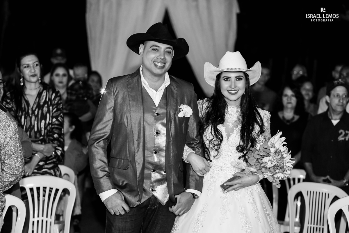 Noiva entrando no sitio em Pitangui MG