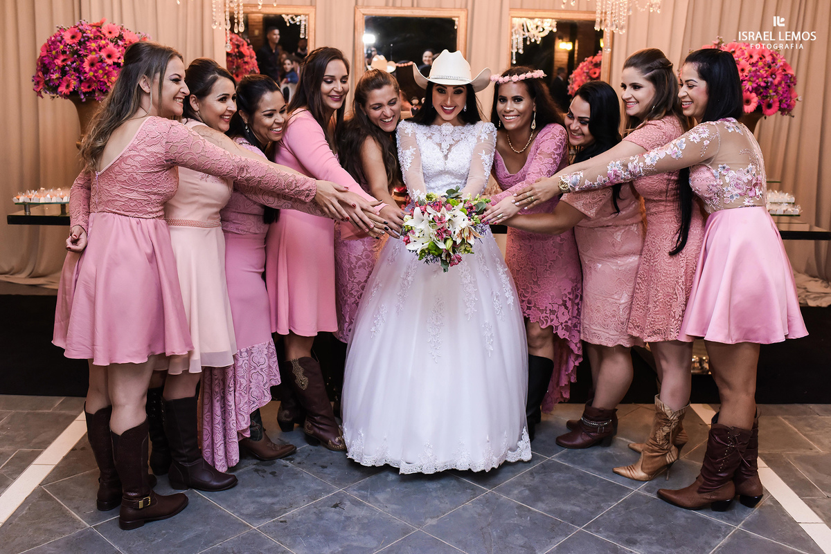 noivas com as amigas em Pitangui MG