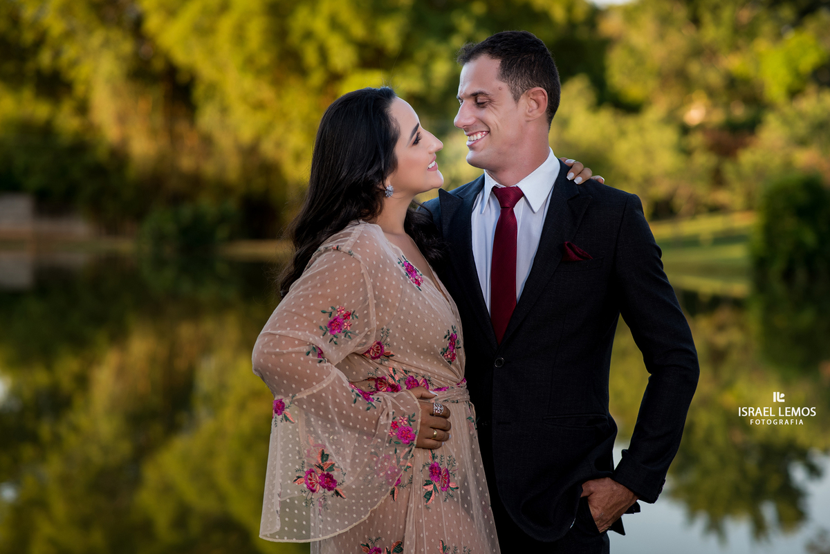 Noivos frente a frente na lagoa em Para de Minas MG