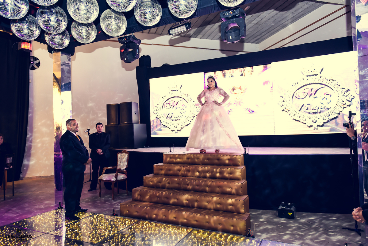 entrada da debutante na cidade de juatuba  mg no zaffira