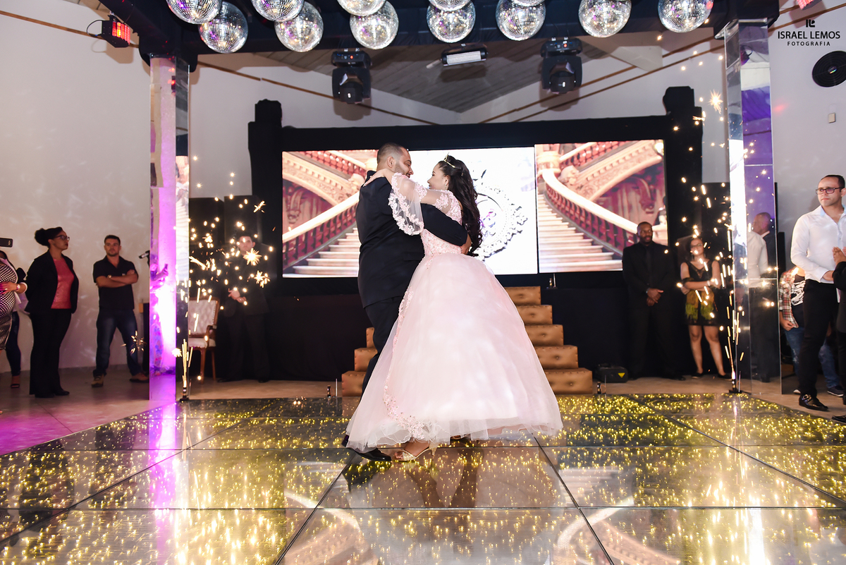 Valsa da debutante no Zafirra na cidade de juatuba  mg