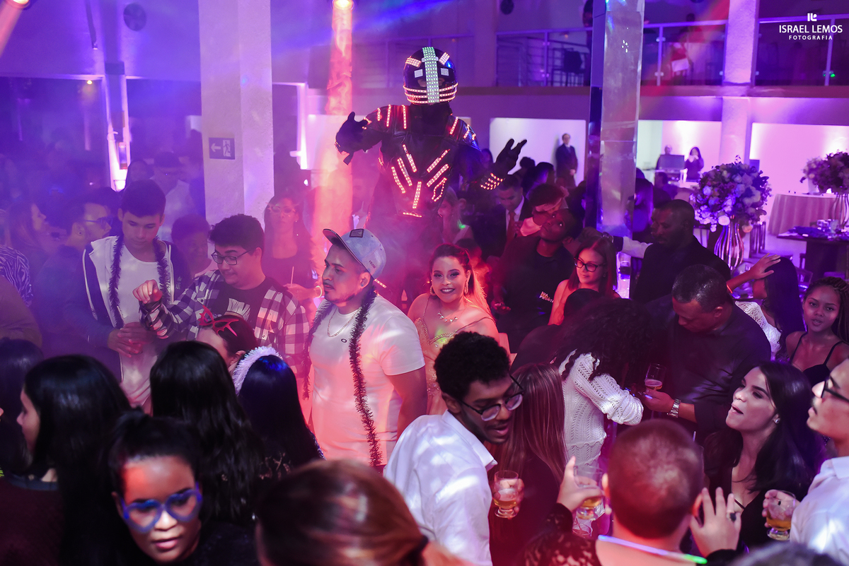 sua festa pronta Valsa da debutante no Zafirra na cidade de juatuba  mg