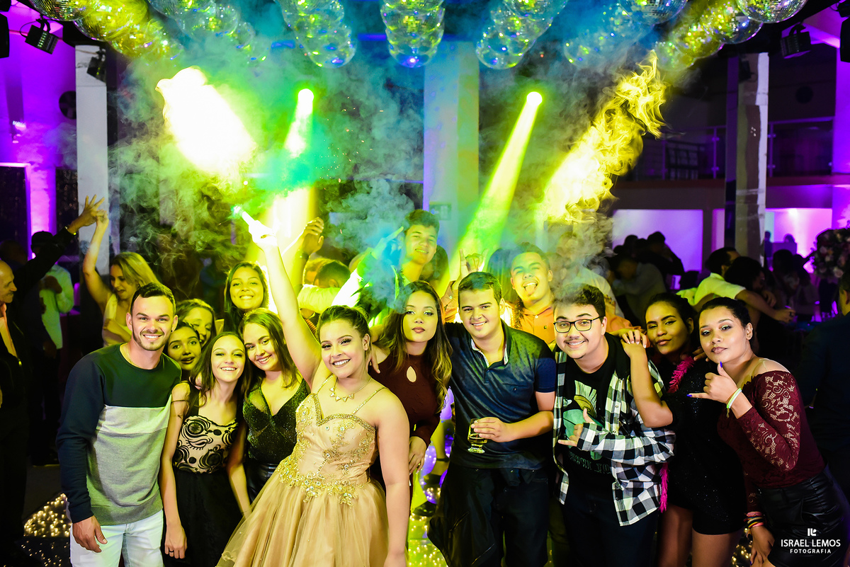 Valsa da debutante no Zafirra na cidade de juatuba  mg