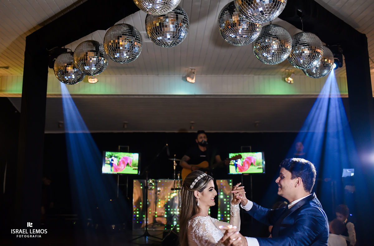 Noivos na pista de dança  em Pará de Minas MG