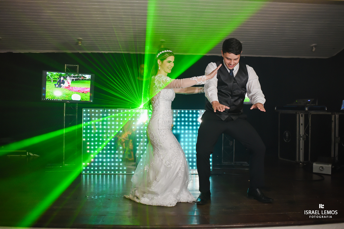Noivos dançando na pista  em Pará de Minas MG