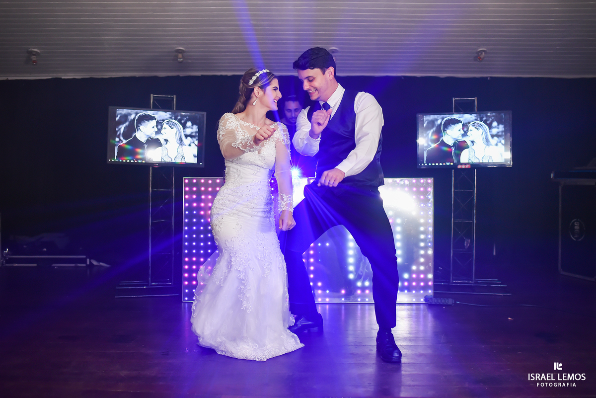 Noivos aproveitando a festa  em Pará de Minas MG