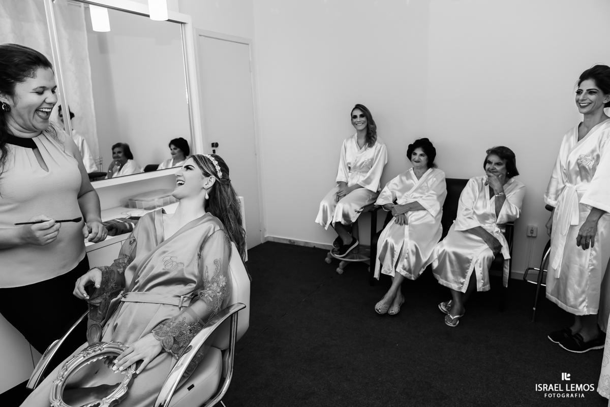 Sorriso da noiva em making em para de minas MG