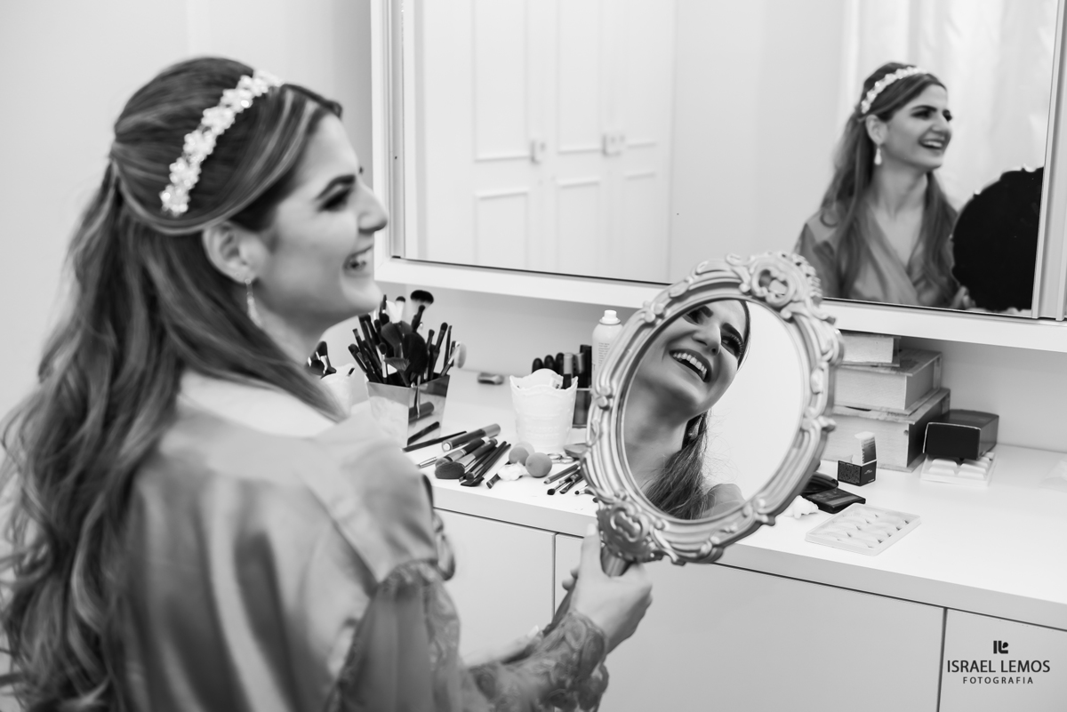 lindo sorriso da noiva no seu make em Para de Minas MG feitas pelo fotografos Israel lemos