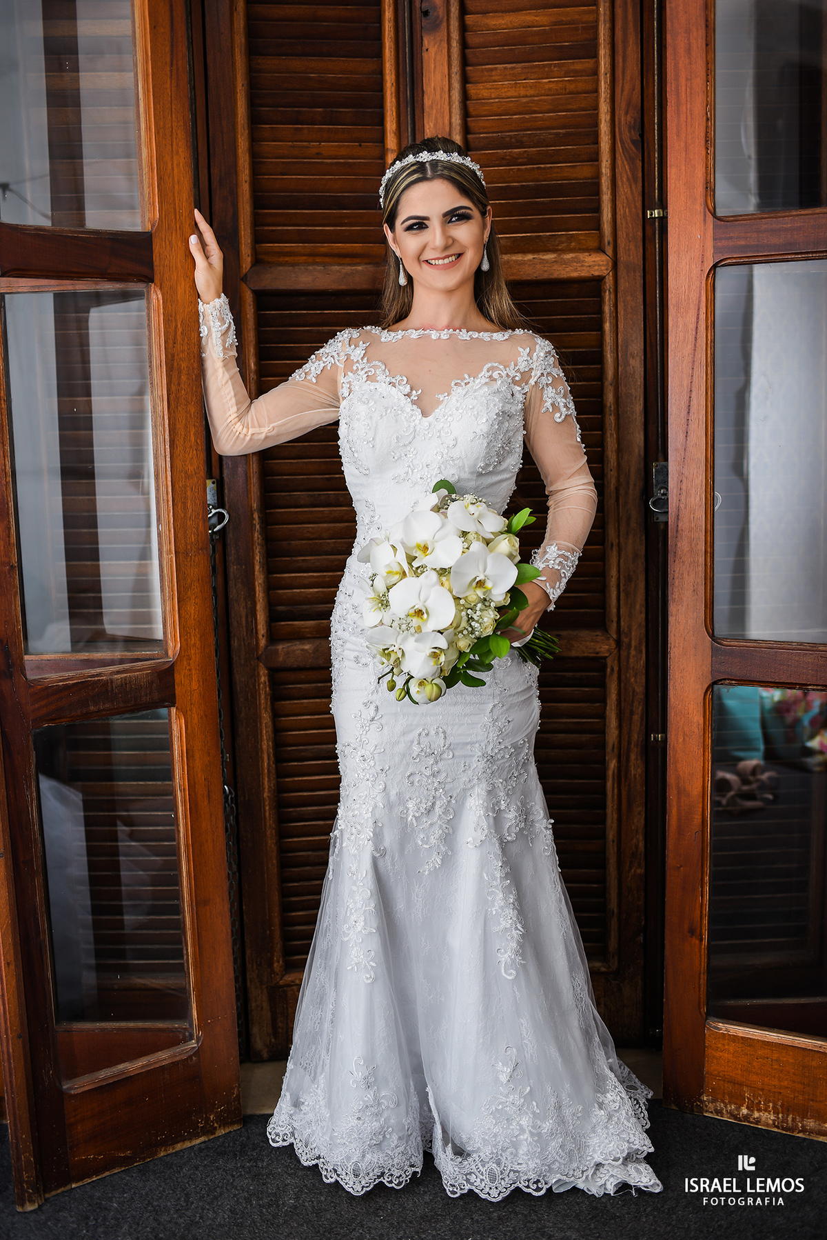 Noiva posando no seu dia de noiva na cidade de para de Minas MG, Fotografo Israel lemos de Para de Minas MG