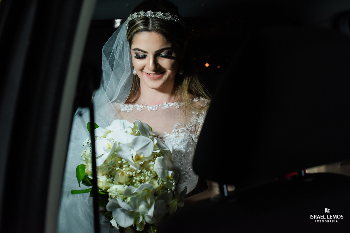 Noiva saindo do carro em Pará de Minas MG