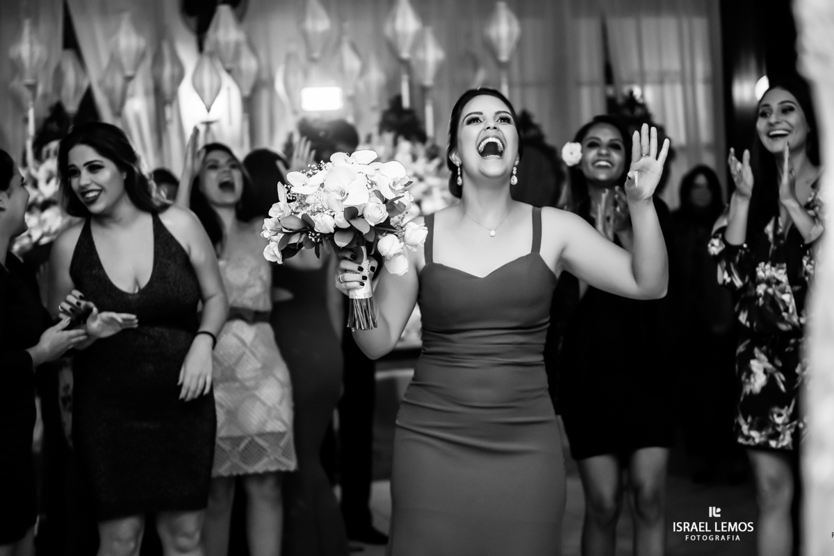 Felicidade ao pegar o buque  em Pará de Minas MG