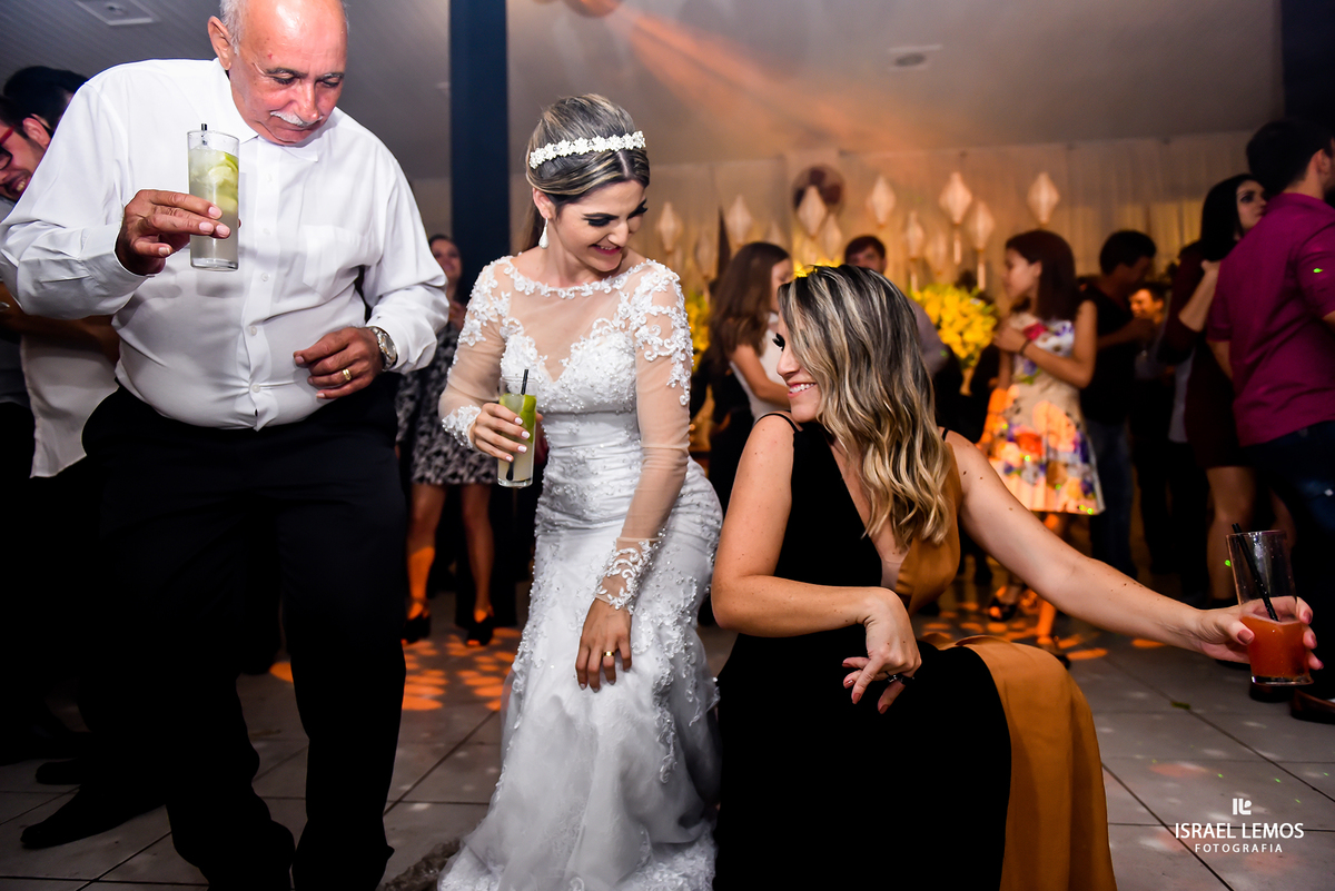 Curtindo a festa de casamento  em Pará de Minas MG