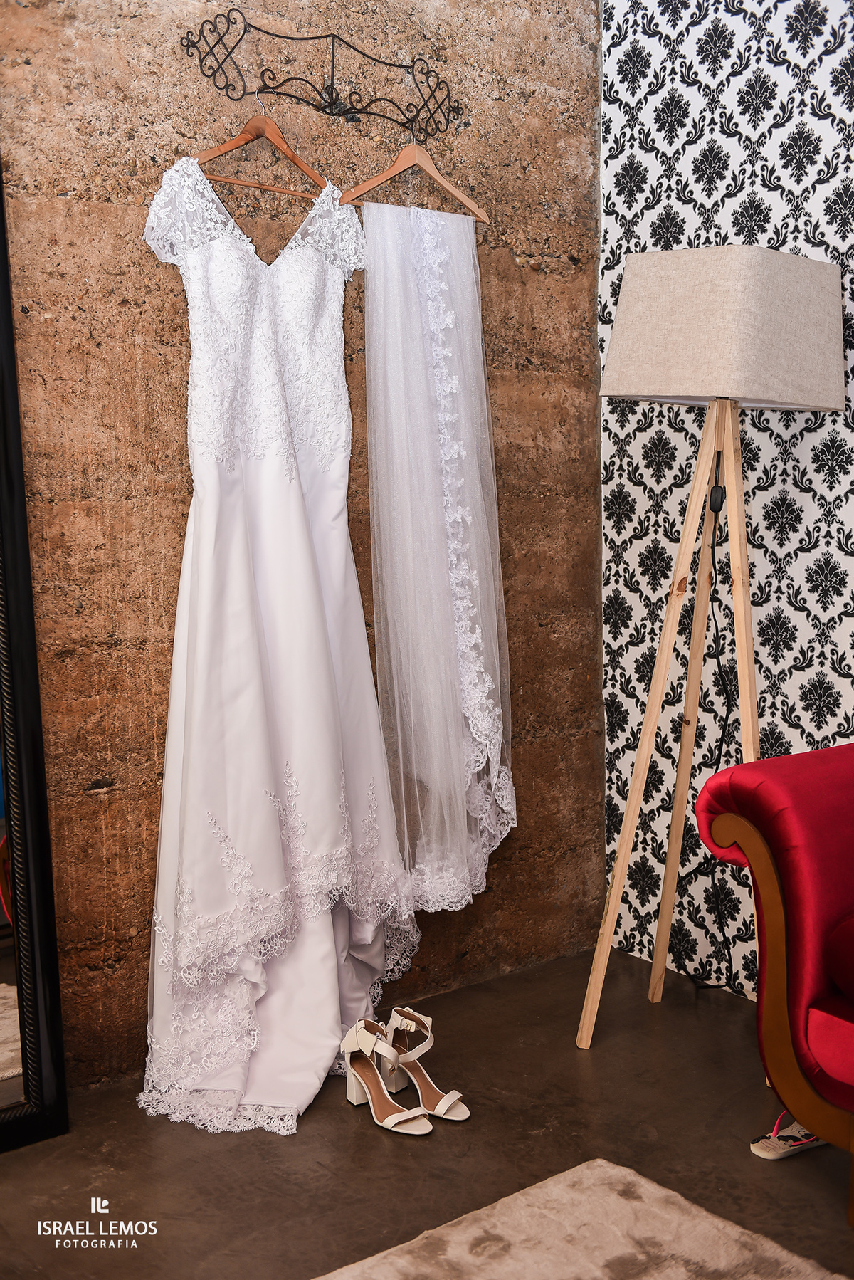 foto do belo vestido da noiva, no salao da betania em Pitangui MG