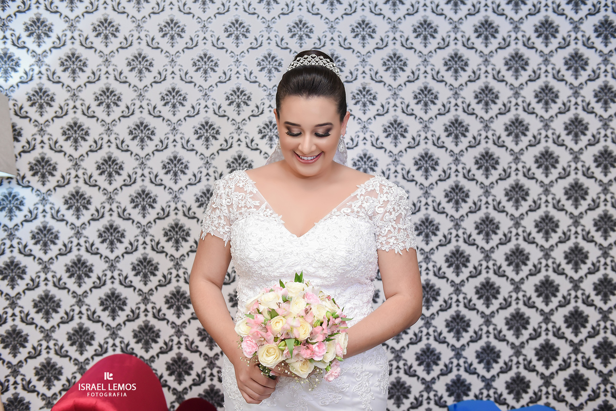 Noiva olhando o boque