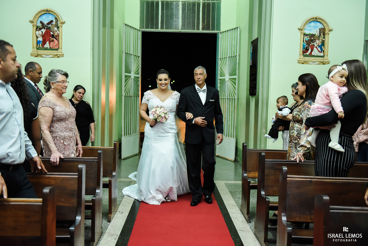 Entrada da noiva na igreja Nossa senhora do Pilar na cidade de Pitangui MG