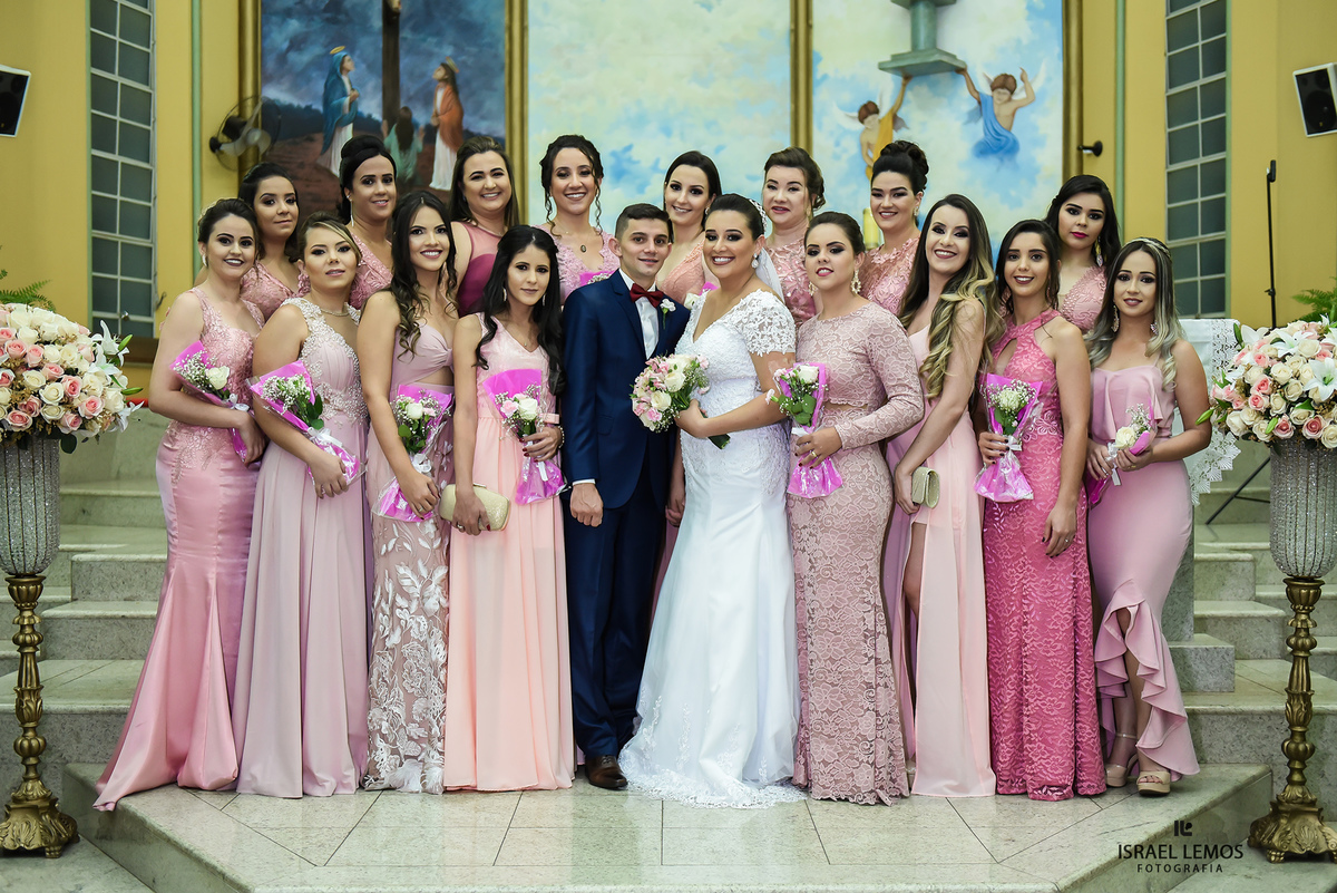 Fto no altar com as amigas da noiva na igreja Nossa senhora do Pilar na cidade de Pitangui MG
