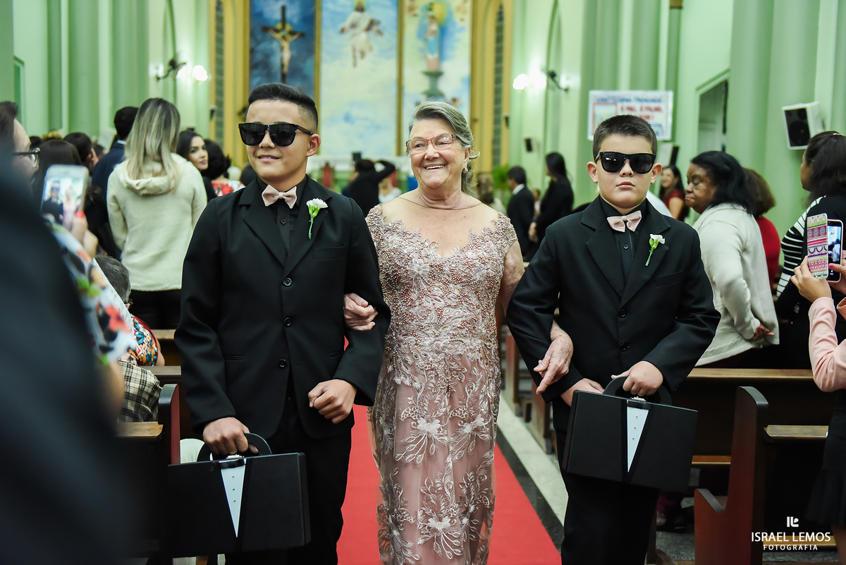 Saida dos segurancas das alianças na igreja Nossa senhora do Pilar na cidade de Pitangui MG