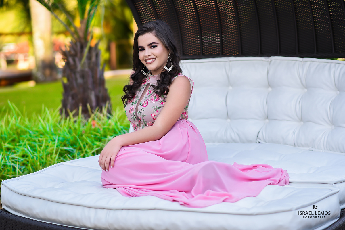 debutante no espaço para fotos shangrila em Mateus leme MG