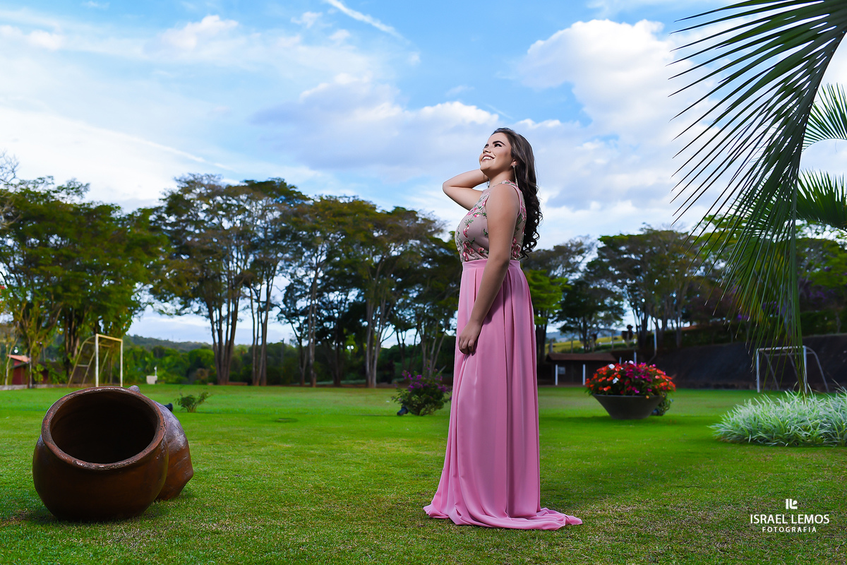 debutante no espçao shangrila em Mateus Leme MG com o ceu azul