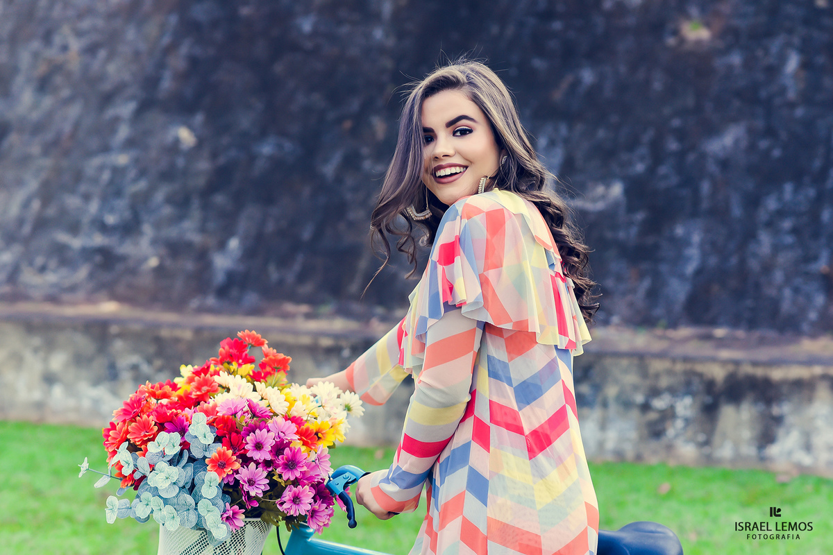 debutante de bicicleta no espçao shangrila em Mateus leme MG