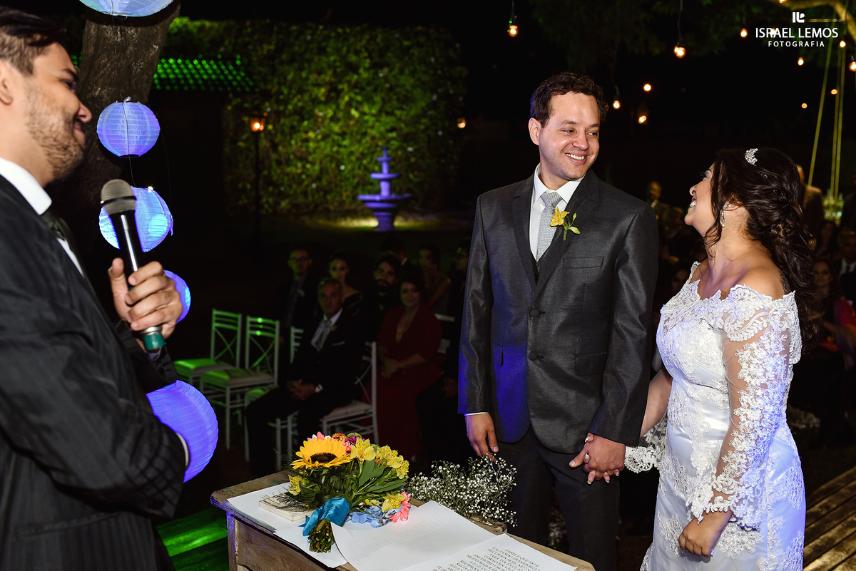 noivos se olhando Espaço Solarium Recepções na pampulha na cidade de Belo Horizonte MG