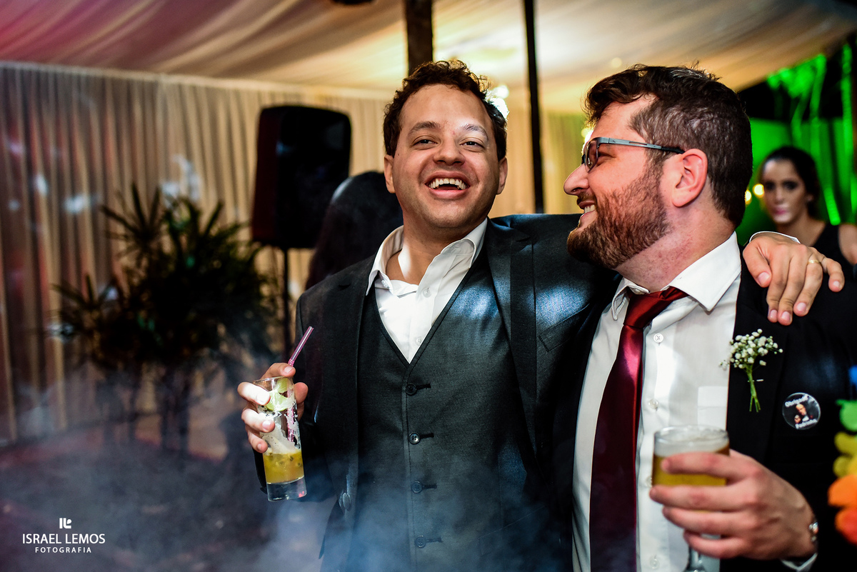 Noivo com oseu melhor amigo Espaço Solarium Recepções na pampulha na cidade de Belo Horizonte MG