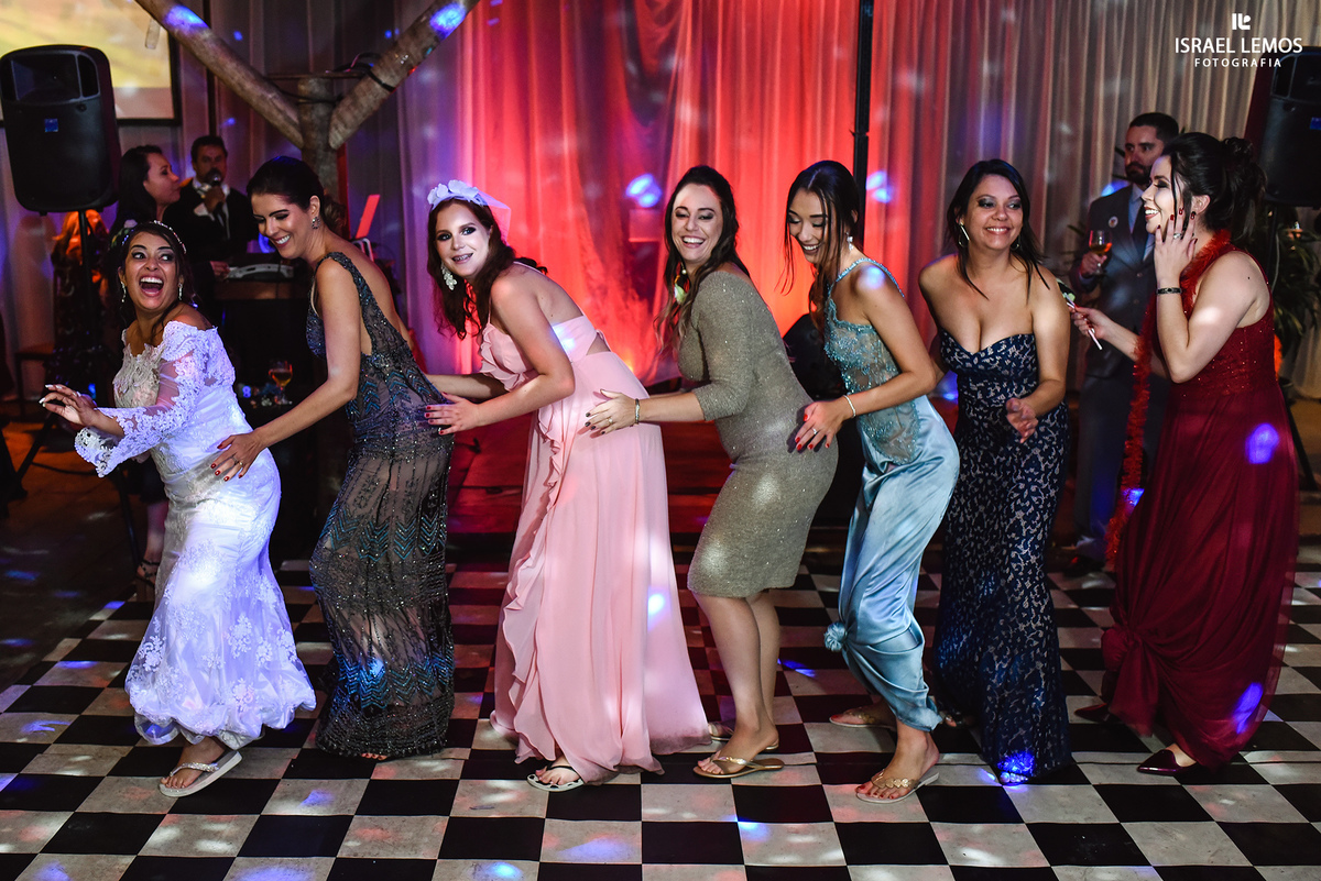 dançando na boquinha da garrafa pampulha na cidade de Belo Horizonte MG