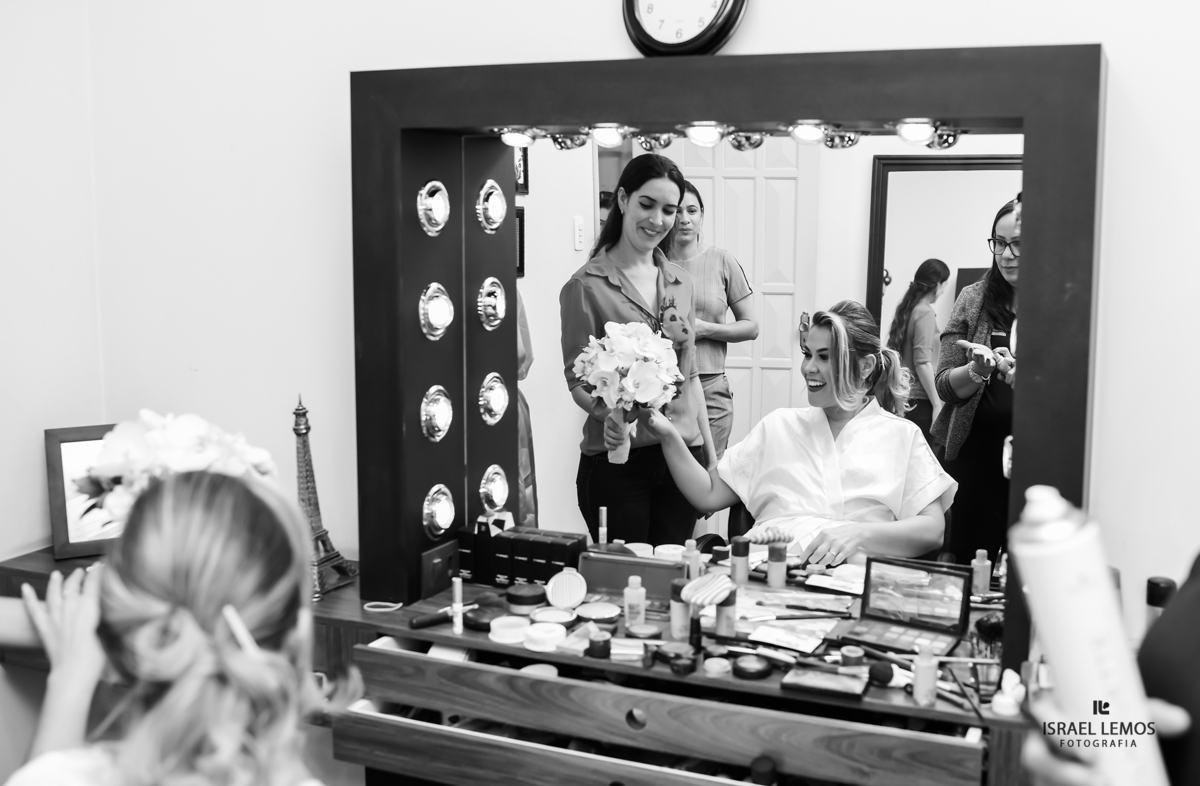 Cerimonial de pitangui entrando o boque para a noiva no salao da betania fotos feitas na setima vila do ouro na cidade de Pitangui, fotografar pelo fotografo israel lemos 