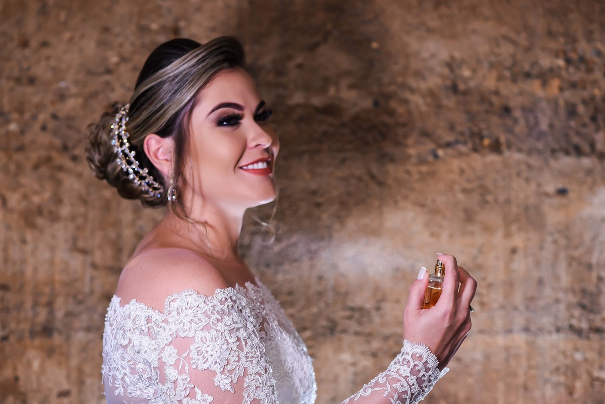 Perfume da noiva fotos feitas na setima vila do ouro na cidade de Pitangui, fotografar pelo fotografo israel lemos 