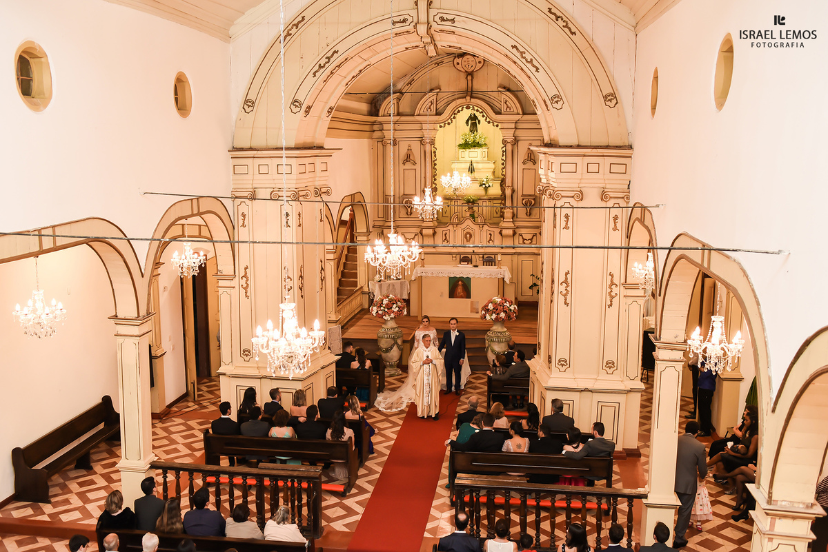 padre dando o sermao fotos feitas na setima vila do ouro na cidade de Pitangui, fotografar pelo fotografo israel lemos 