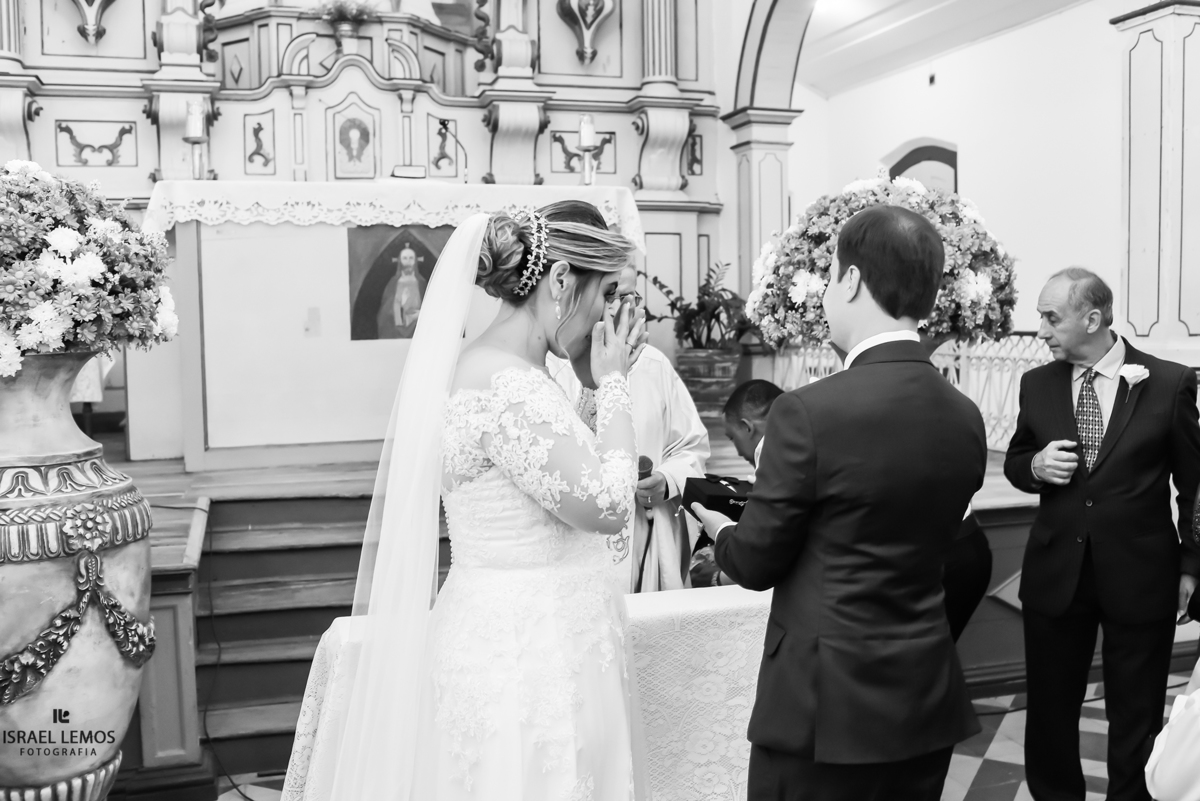Noiva chorando fotos feitas na setima vila do ouro na cidade de Pitangui, fotografar pelo fotografo israel lemos 