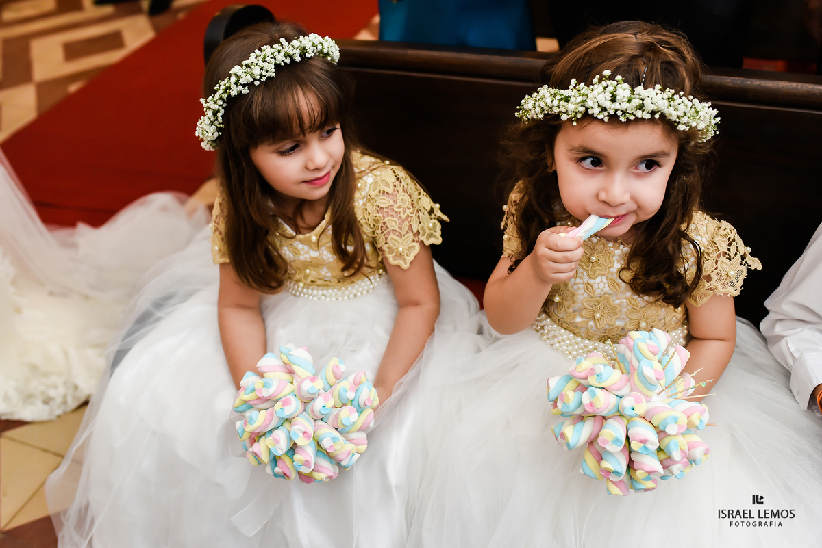 daminha comendo fotos feitas na setima vila do ouro na cidade de Pitangui, fotografar pelo fotografo israel lemos 
