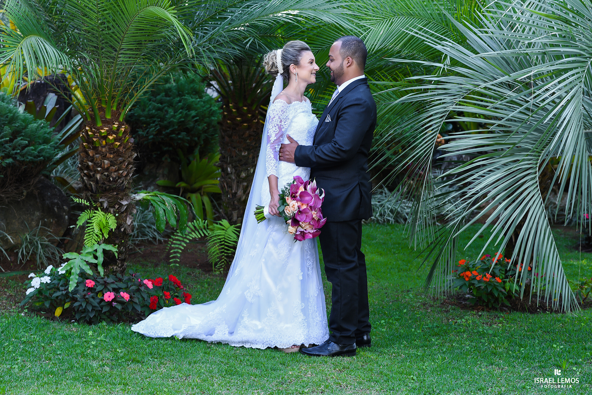 Noiva de Juatuba sendo fotografada pelo melhor fotografo de Belo horizonte MG