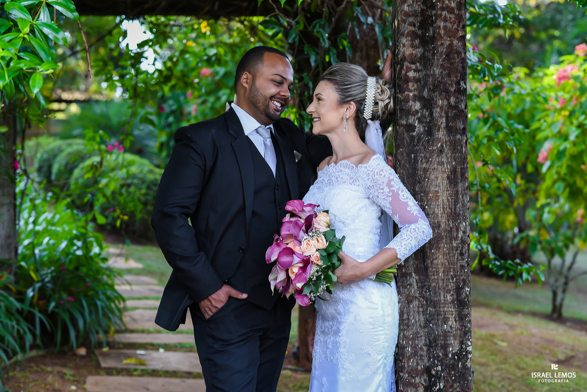 Noiva de Juatuba posando para melhor fotografo de Belo horizonte MG