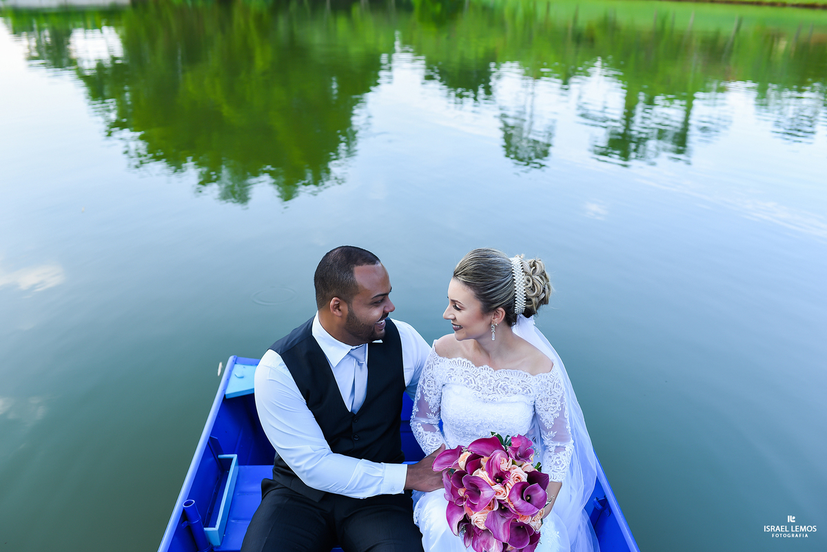 Noivos se olhando na cidade de Juatuba MG