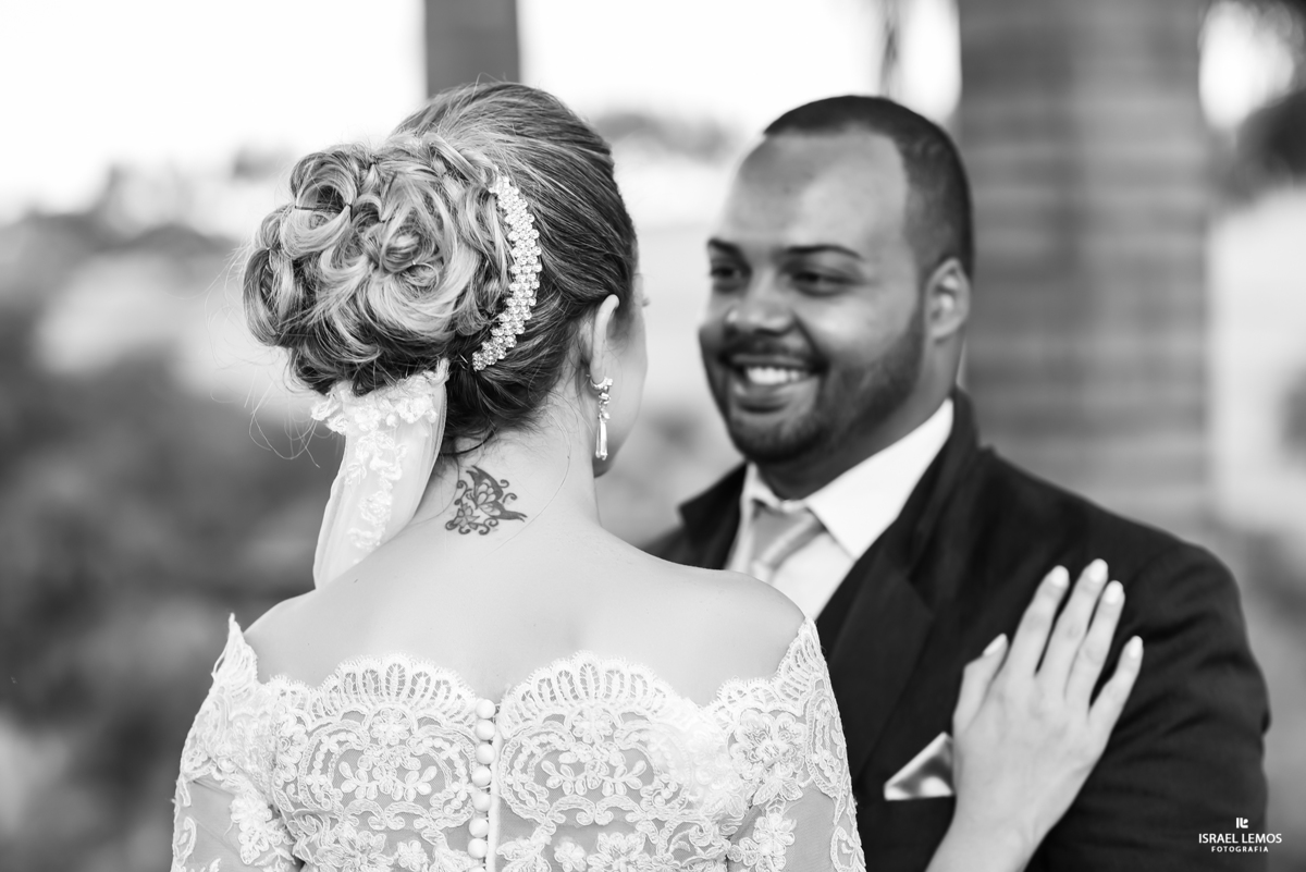 Noivo feliz na cidade de Juatuba MG