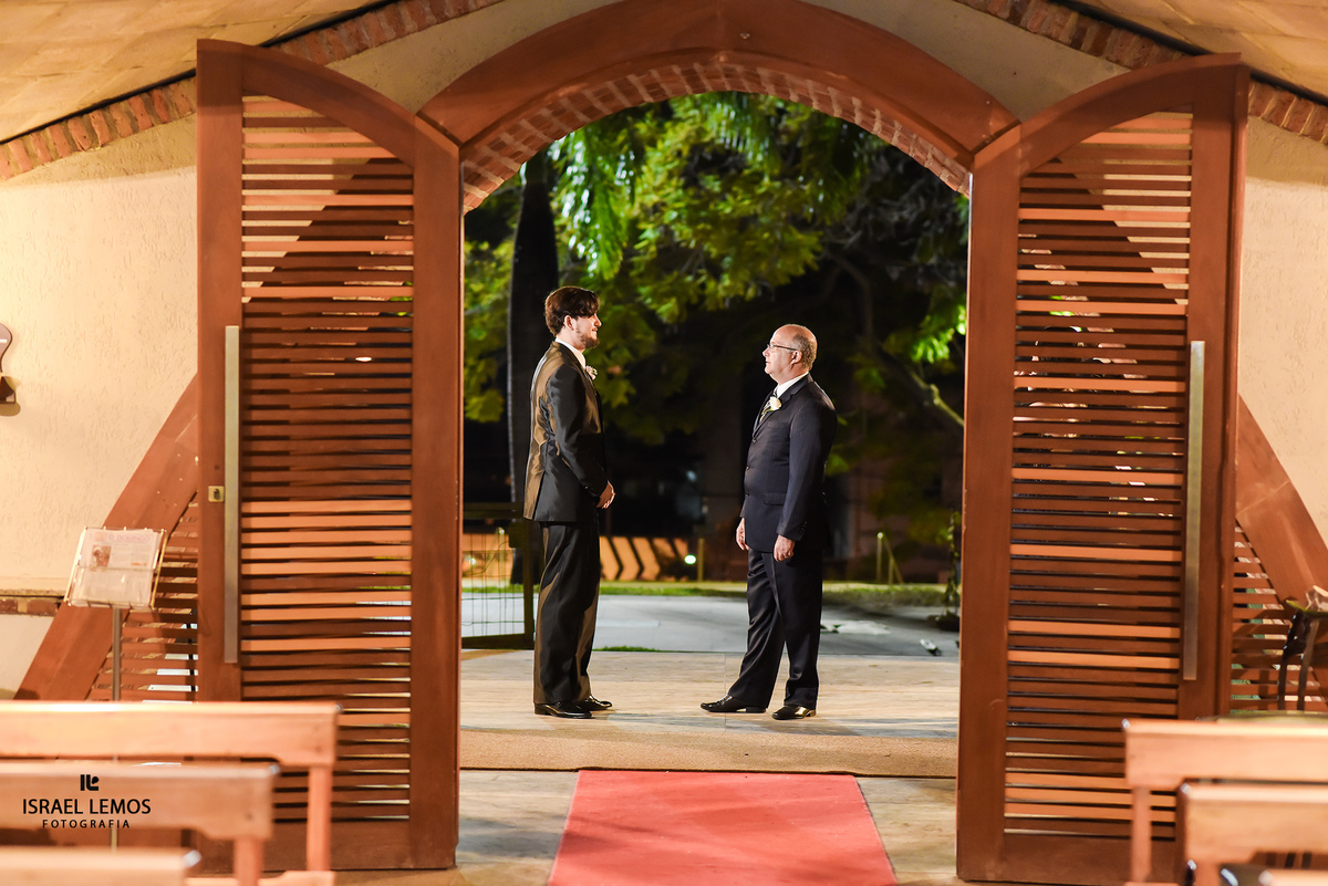 Confira as fotos do casamento Viviane e David, foi uma bela cerimônia que aconteceu na Igreja Nossa Senhora de Fatima na cidade de Belo Horizonte, MG. Felicidades pra esse casal lindo! #wedding #casamentolindo #contandohistóriasreais #nossosnoivossaoosmel