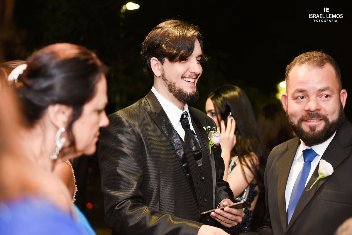 noivo sorrindo e nervoso na entrada Casamento na igreja N. S. de fatima na cidade de Belo horizonte MG, fotos feitas pelo Fotografo de Belo Horizonte Israel lemos