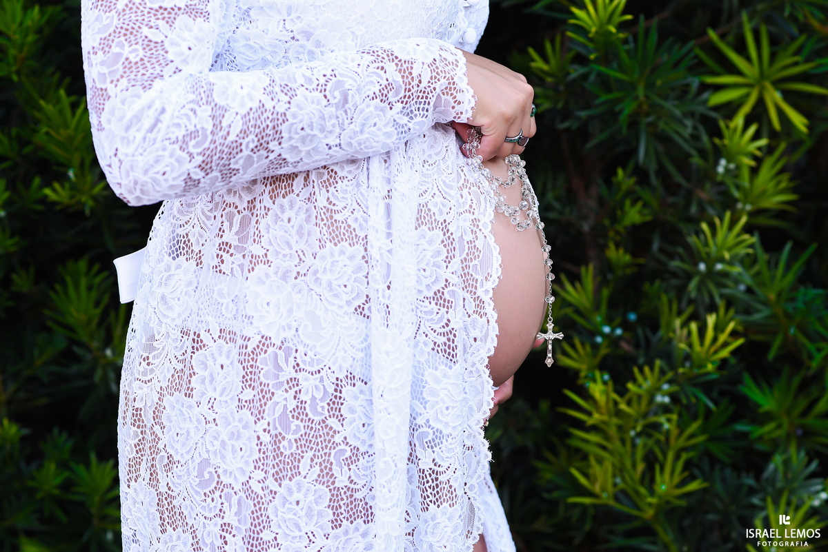 Linda foto da gestante da cidade de Juatuba MG. Fotos feitas pelo melhor fotografo de Juatuba MG fotografo Israel lemos 